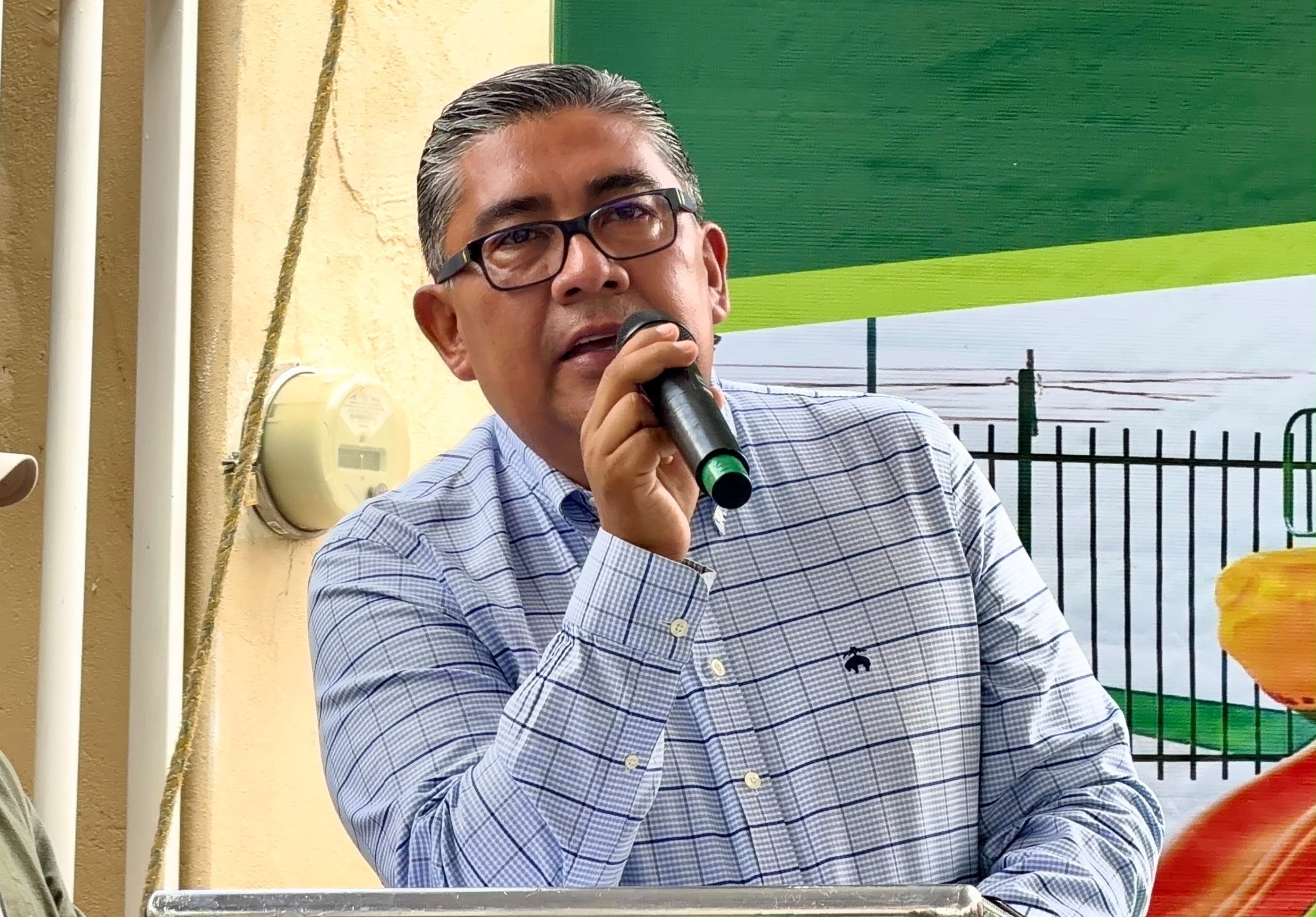 JUAN MANUEL NAVARRO RESPONDE A FAMILIAS DE SAN FELIPE Y REHABILITA DRENAJE COLAPSADO